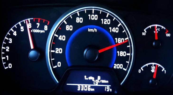 ضبط مركبة تسير بسرعة 171 على الصحراوي