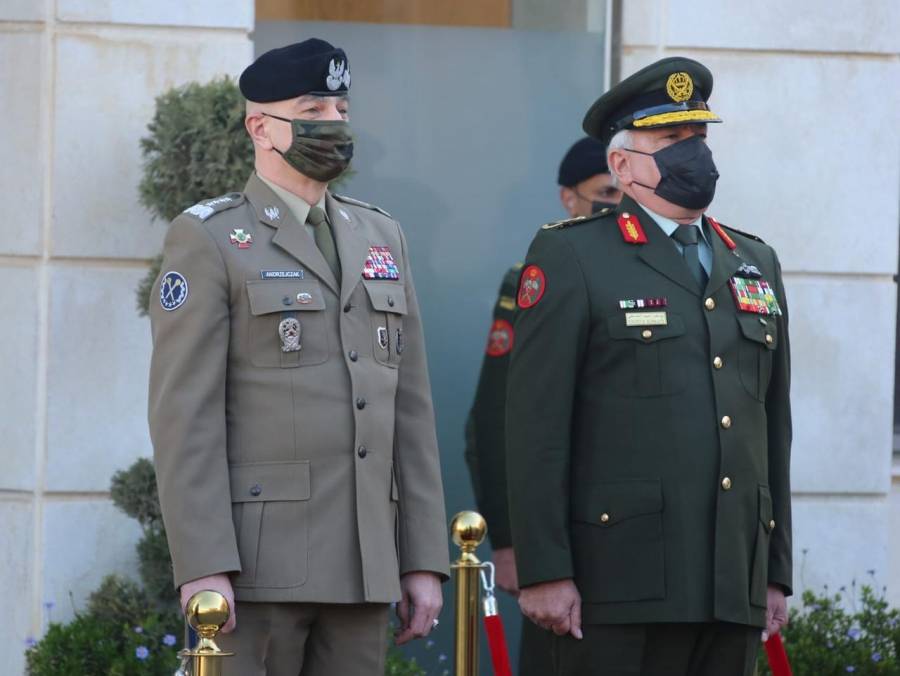 رئيس هيئة الأركان يستقبل نظيره البولندي