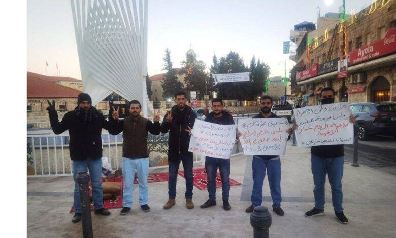 8 شبان في مادبا يهددون بالانتحار: “ليس لدينا ما نخسره”