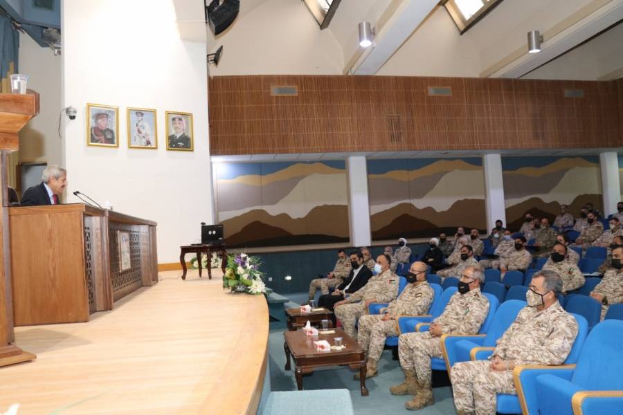 محاضرة بعنوان الشخصية الوطنية الأردنية في كلية القيادة والأركان الملكية الأردنية