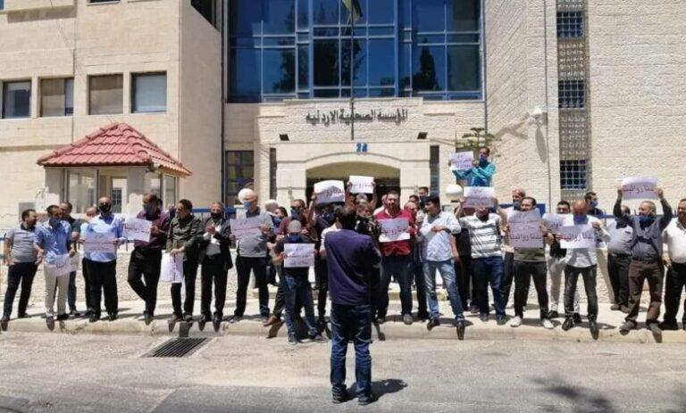 الأزمة تتصاعد.. العاملون في الرأي يقررون فصل إدارتهم والنقابة “تُصادق”