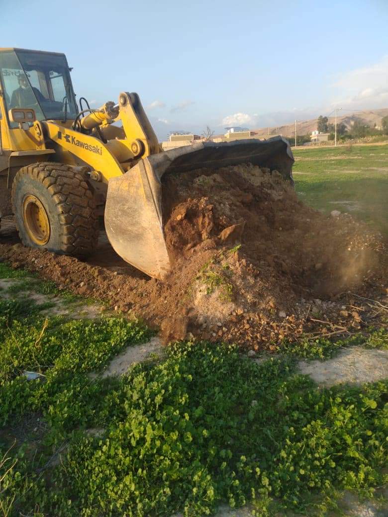 بلدية الشونة الوسطى تردم آبار مهجورة تشكل خطراً على السلامة العامة... صور