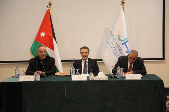 مطالب بإلغاء فحص كورونا في المطارات والحدود