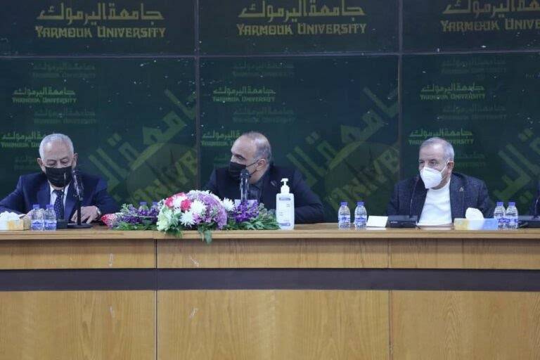 الخصاونة يعلن عن إطلاق حزمة من المبادرات الملكية في محافظة إربد