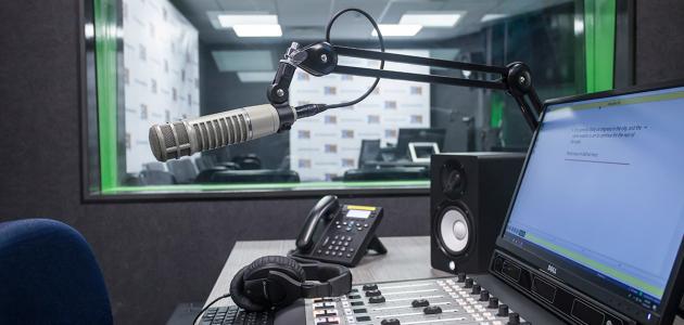 الإذاعة في يومها: قرن كامل من الاستحواذ على الأثير العالمي