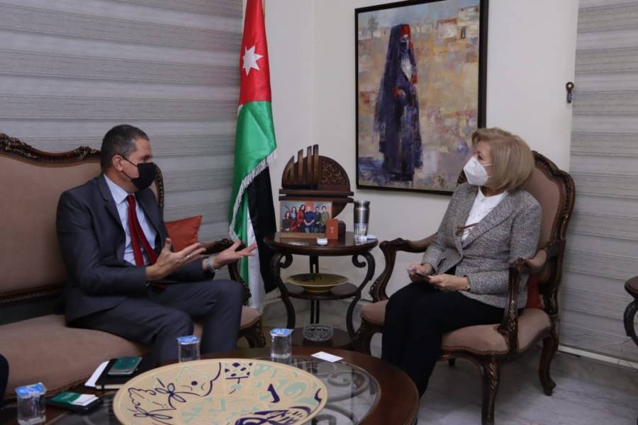 وزيرة الثقافة تلتقي السفير الإيرلندي