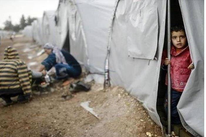 الهلال الأحمر الإماراتي يوزع مساعدات على اللاجئين في مخيم مريجيب الفهود بالأزرق