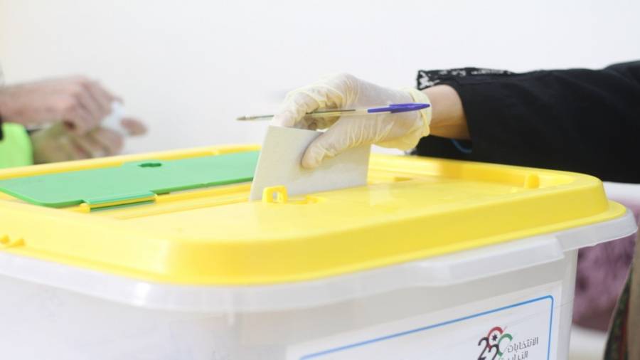 وزير الإدارة المحلية يستعرض خطة الترويج لانتخابات مجالس المحافظات والبلدية الثلاثاء