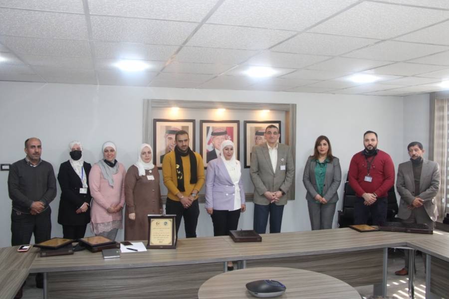 العزام يكرم فريق التوثيق في بنك تنمية  المدن والقرى