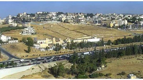 حادث سير يتسبب بأزمة مرورية خانقة بإتجاه الدوار الثامن