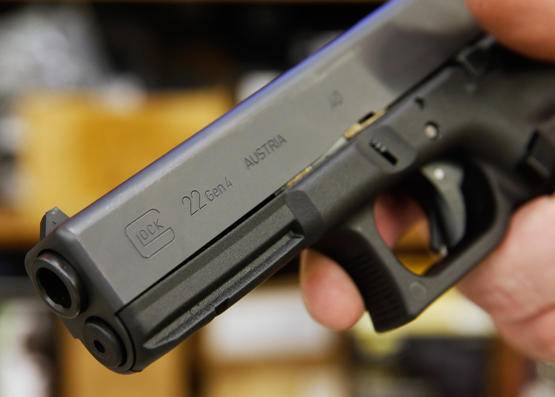 شخص يقتل صديقه بالخطأ بالبقعة