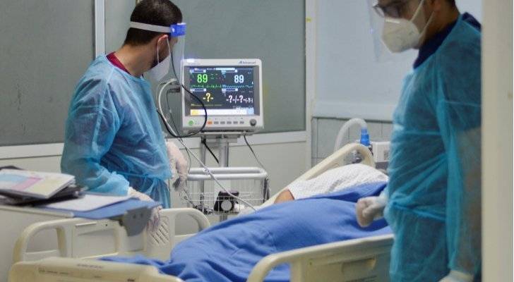 الطراونة يدعو الحكومة إلى التريث قليلا في تخفيف إجراءات التعامل مع كورونا