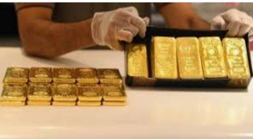 الذهب يحوم قرب ذروة 8 أشهر مع عودة المخاوف بشأن أوكرانيا