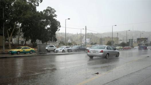 مركز الأزمات يطالب بالابتعاد عن مجاري السيول خلال حالة عدم الاستقرار الجوي التي تبدأ السبت