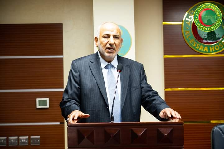 الدكتور المصالحة ..يكرّم عددا من موظفين مستشفى الإسراء _صور