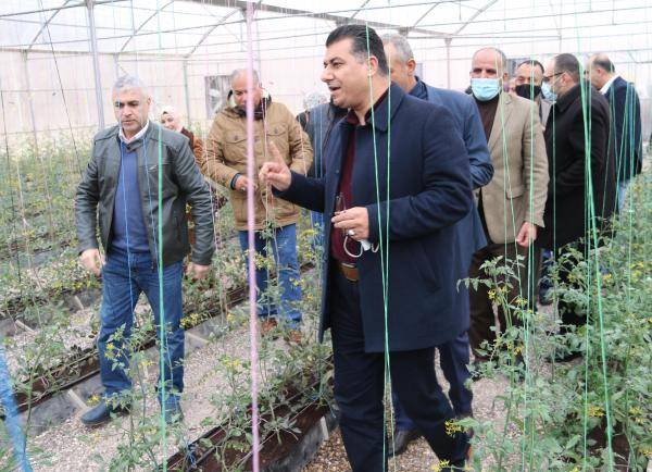 وزير الزراعة يتفقد مشاريع ريادية في الطفيلة