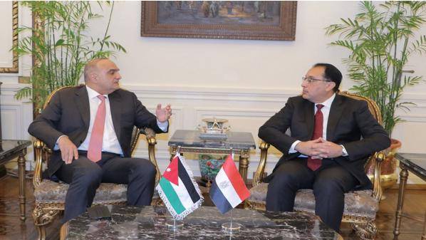 رئيس الوزراء يبحث مع نظيره المصري تعزيز التَّعاون المشترك