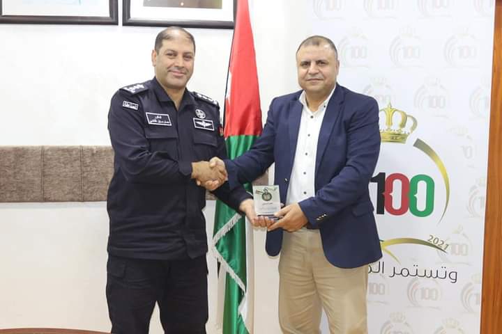 مدير إدارة الدوريات الخارجية يكرم الصوافطة و المشاقبة _صور