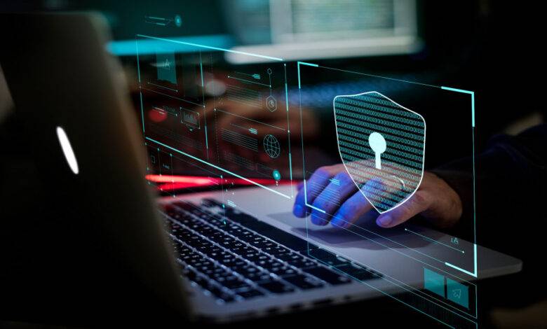 دعا الحكومة للاستعداد.. خبير في الأمن السيبراني يحذر من الأسوأ