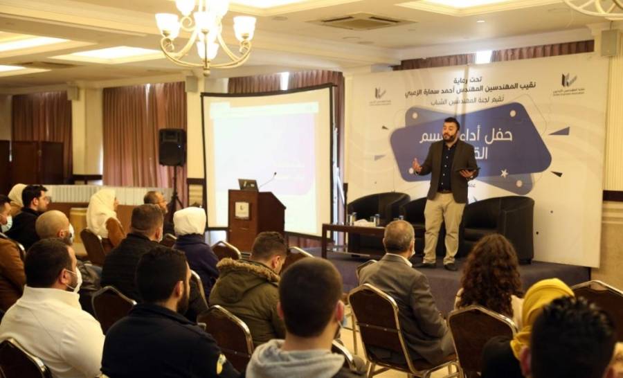 100 مهندس ومهندسة يؤدون القسم القانوني في عمان