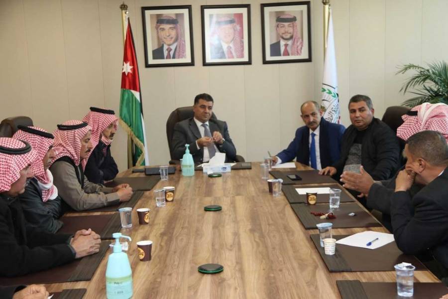 وزير الزراعة يلتقي عددا من مربي الأغنام