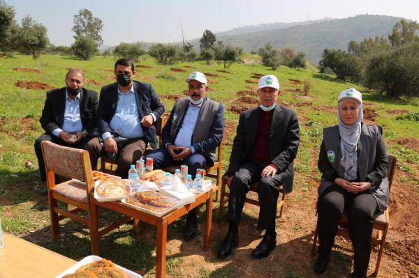 وزير المياه يرعى زراعة مساحات حرجية في سد الملك طلال