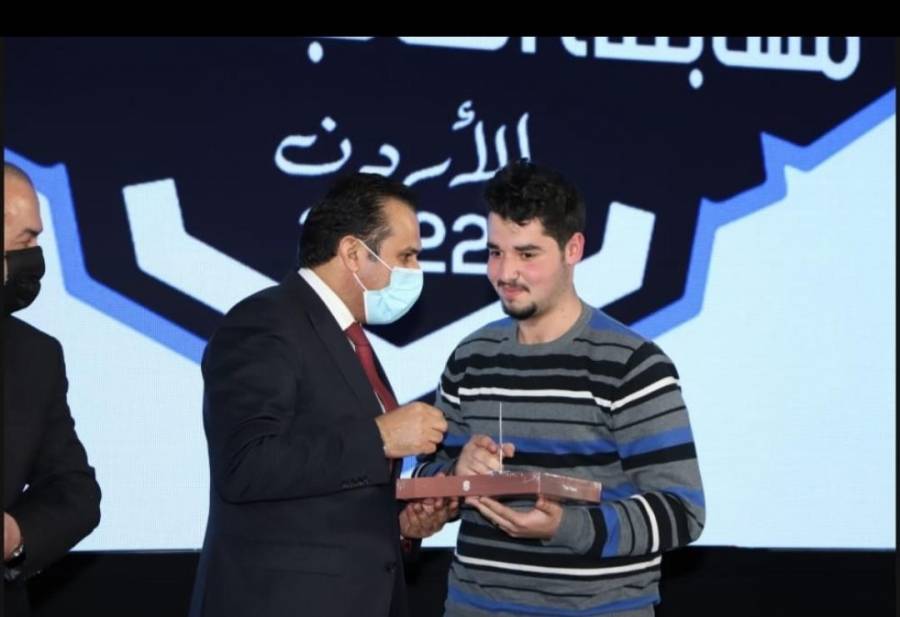 العجارمة يكرم الطلبة الفائزين بمسابقة الطالب المعلق 2022