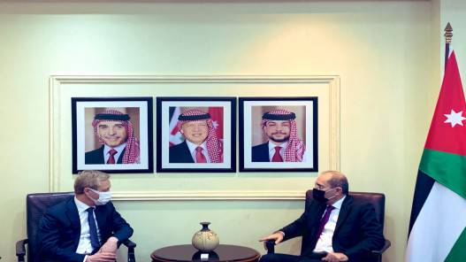 الصفدي يلتقي ممثل الاتحاد الأوروبي لعملية السلام في المنطقة