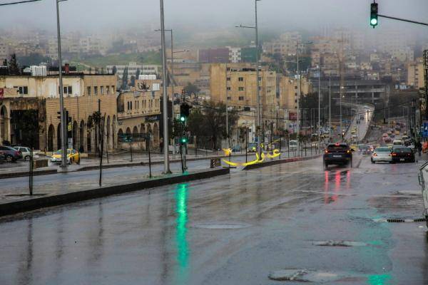 تزامنا مع بدء التوقيت الصيفي .. منخفض جوي وأمطار الجمعة