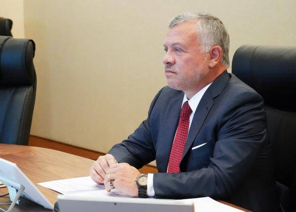 الملك يلتقي كتابًا وصحفيين في قصر الحسينية (اسماء)