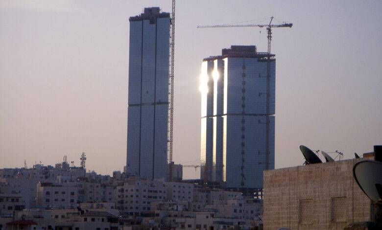 خبير يحذر من “قنبلة هيدروجينية” في عمان