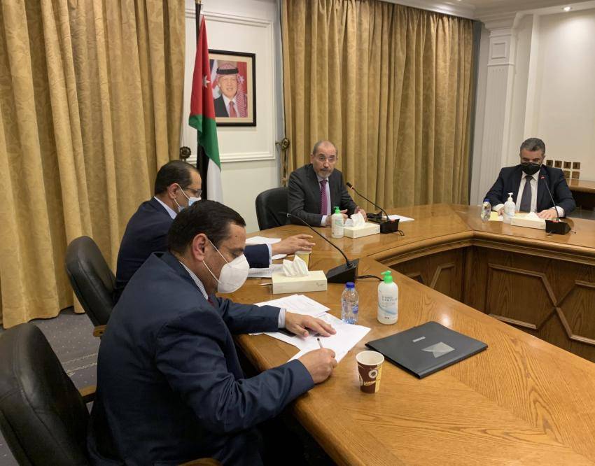 الصفدي: نسعى لإخلاء الأردنيين من أوكرانيا