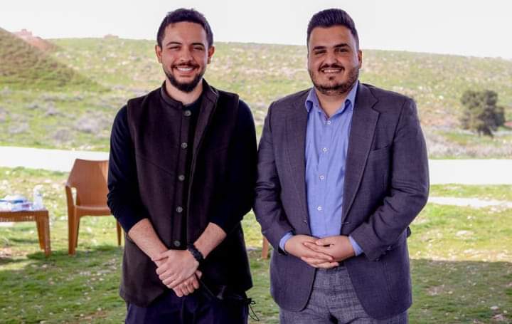 طالب من كلية الأمير الحسين بن عبدالله لتكنولوجيا المعلومات يشارك بلقاء سمو ولي العهد.