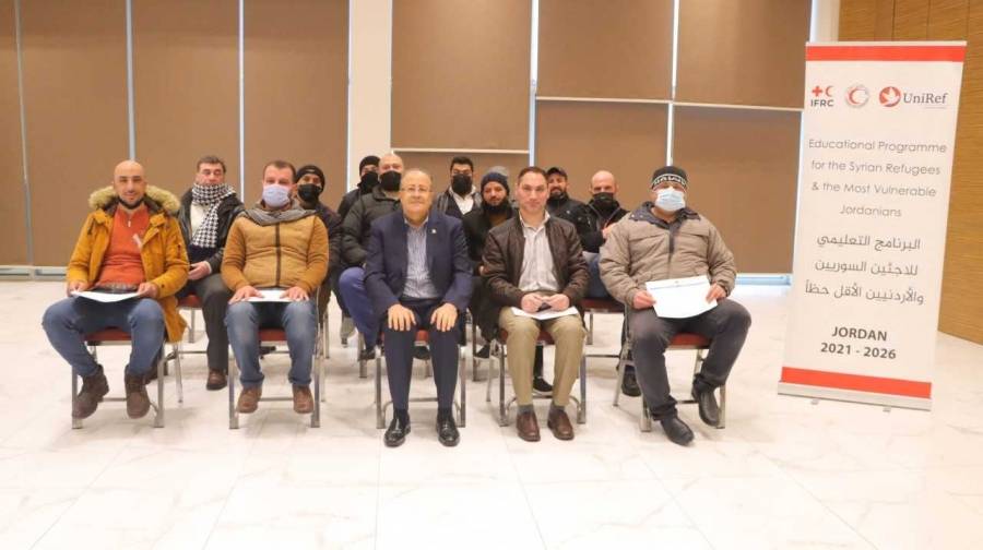 الهلال الأحمر يحتفل بتخريج دورات مهنية