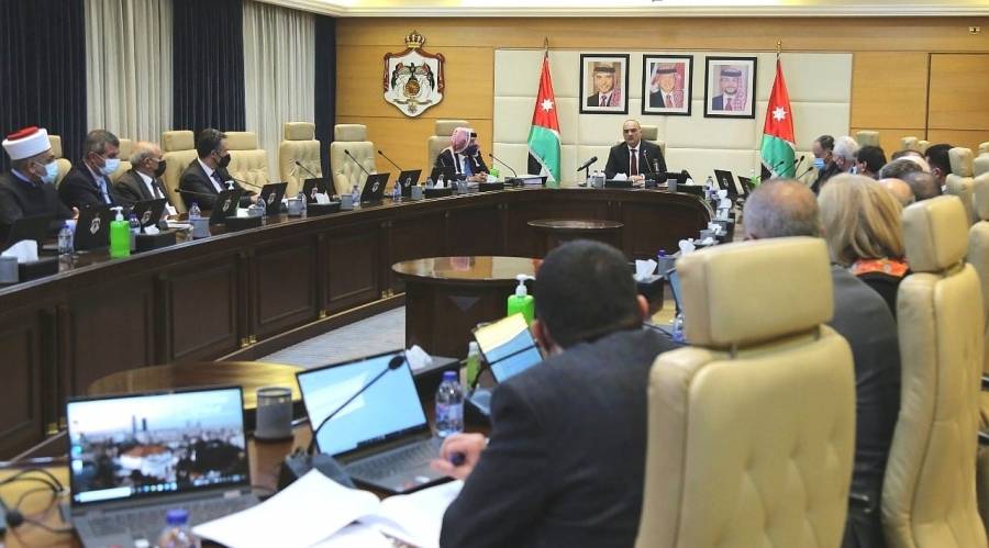 الخصاونة يؤكد التزام الحكومة بالتوجيه الملكي بوضع رؤية شاملة وخارطة طريق اقتصادية قابلة للتنفيذ