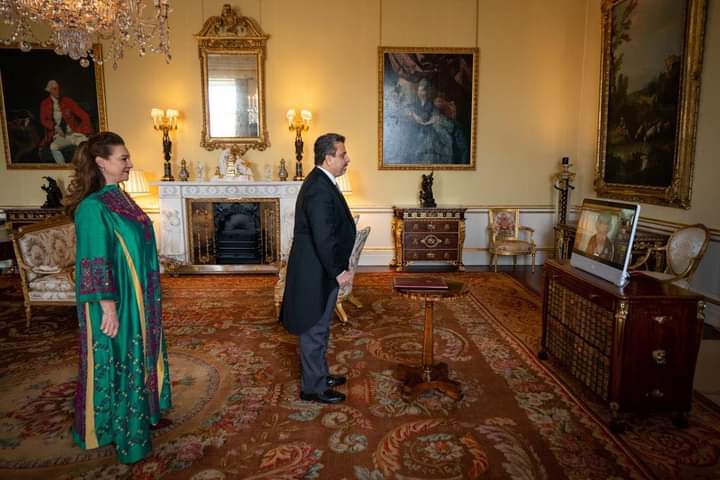 السفيرالدباس يقدم أوراق اعتماده للملكةإليزابيث