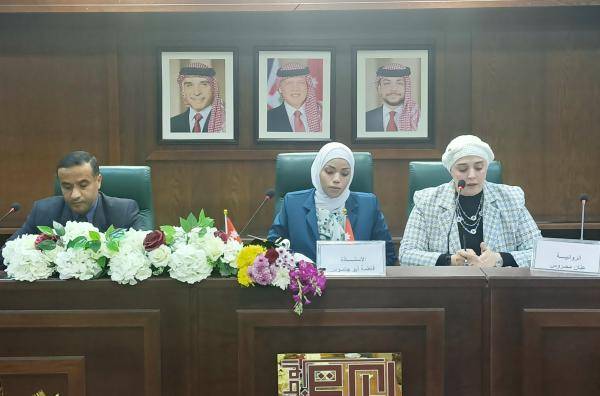 أبو جاموس توقع كتابها أجعل لحياتك عنوانا بالمكتبة الوطنية