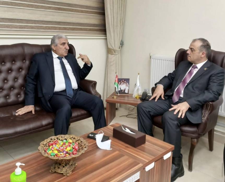 بحث تعزيز التعاون بين البحوث الزراعية واكساد لتطوير قطاع الإبل