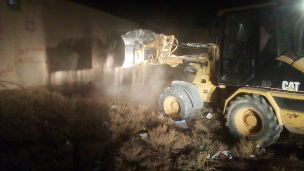 بلدية الجفر تعالج مشكلة حفرة خطيرة