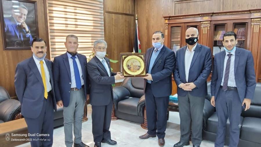 السفير الياباني المعتمد لدى الأردن يزور مدينة السلط