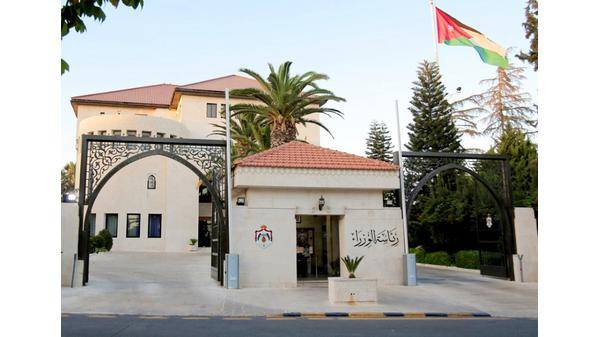 الإجراءات الحكومية التخفيفية تدخل حيز التنفيذ الثلاثاء