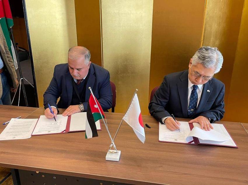 منحة يابانية لتحديث معدات عيادة طبية في مخيم اربد