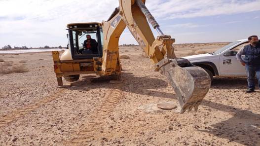 ضبط اعتداءات على خط ناقل مياه الزارة ماعين وردم آبار مخالفة في الأزرق