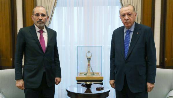 أردوغان للصفدي: تركيا تريد تطوير العلاقات مع الأردن في كافة المجالات