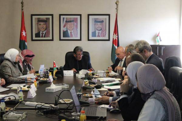 الحكومة تؤكد ضرورة الإسراع بتنفيذ مشروع الباص السريع