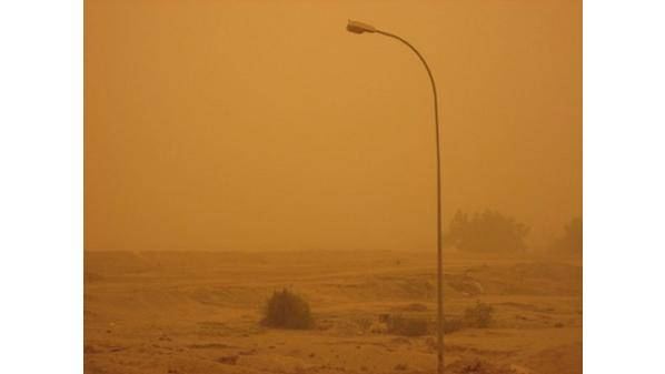 عاصفة رملية توقف السير جزئيا على بعض الطرق في الجنوب