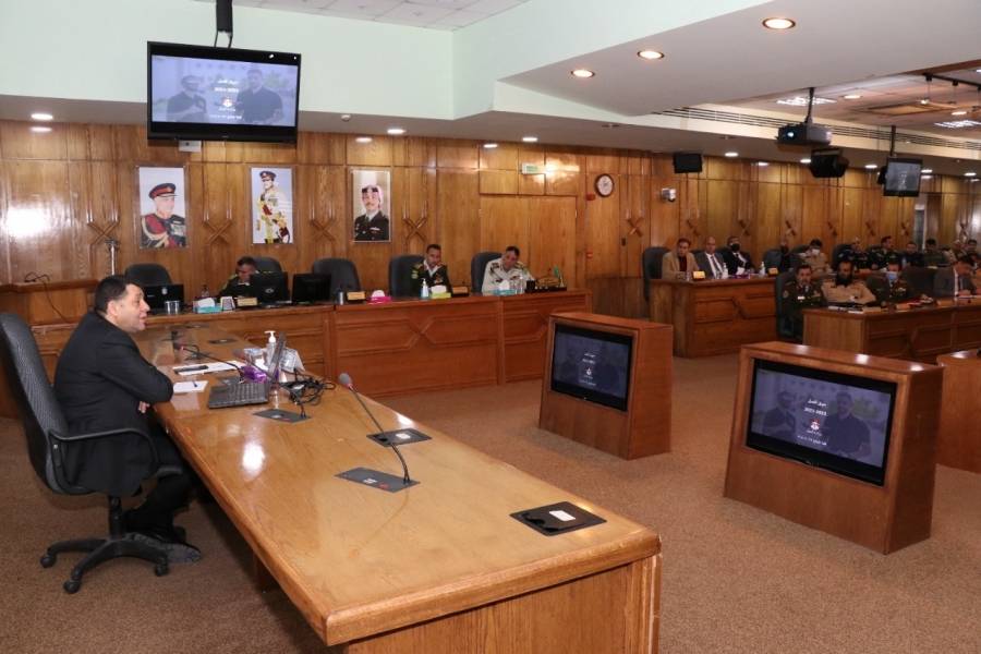 وزير العمل : نسعى لتغيير التفكير النمطي لدى المجتمع نحو العمل المهني