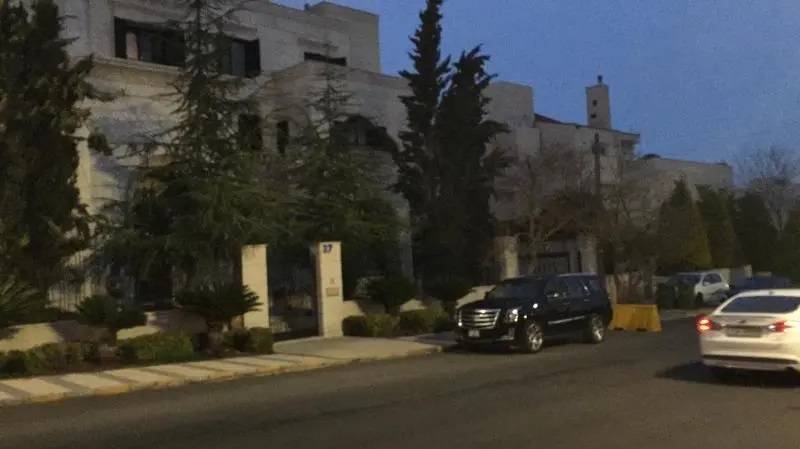 معلومات جديدة حول كرفان وكراج قصر رئيس وزراء اسبق وحقيقة استهلاك الكهرباء