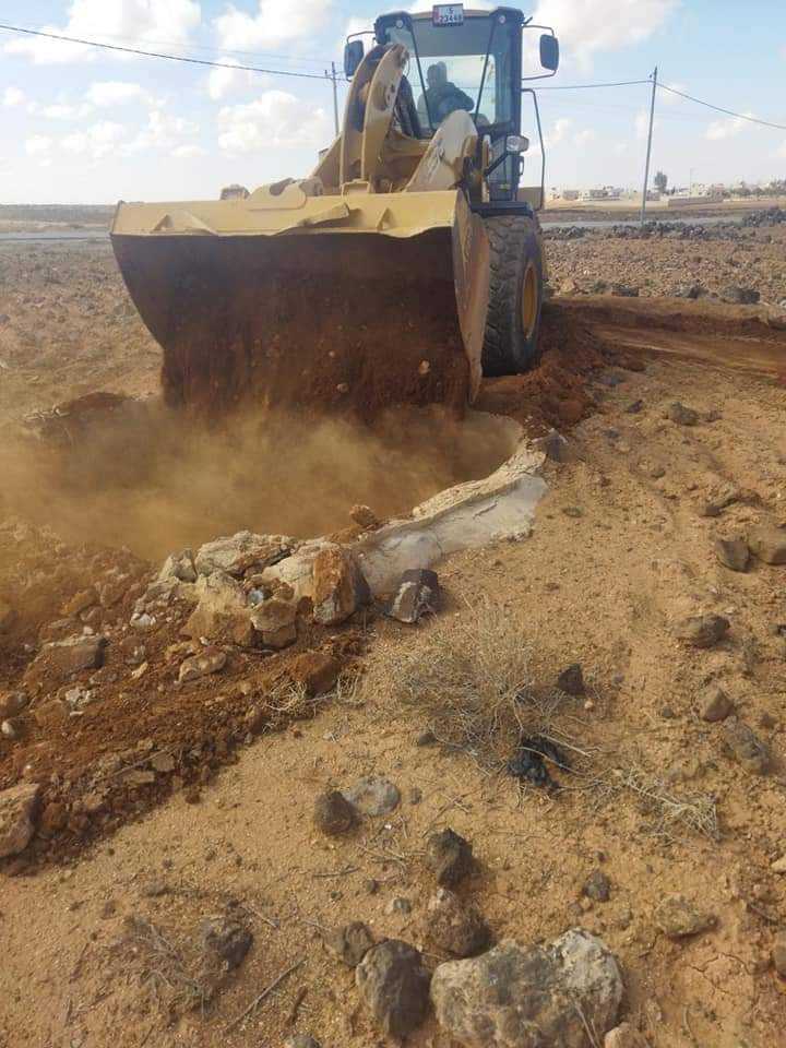 بلدية دير الكهف تردم 18 بئرا مهجورة
