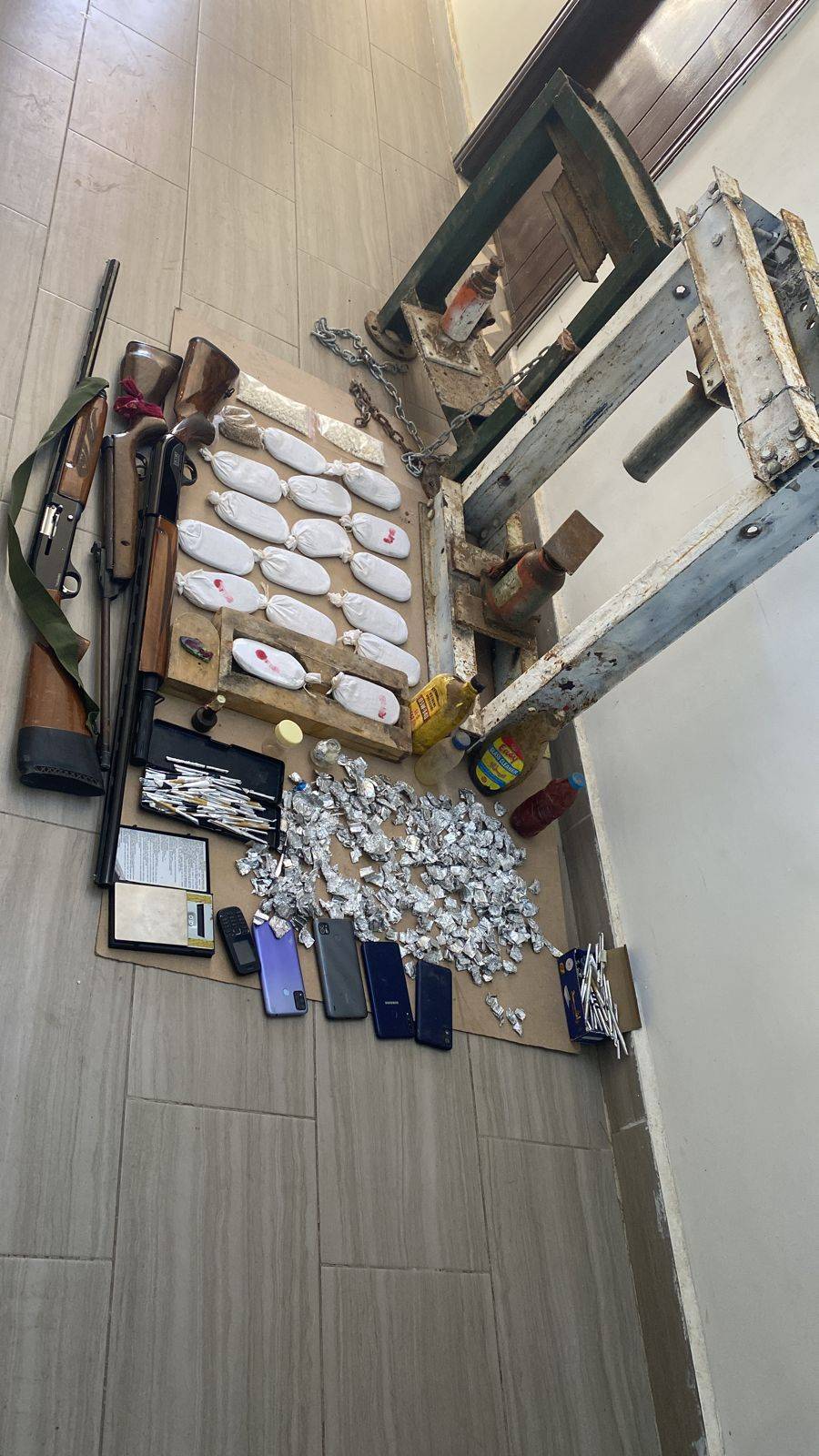 القبض على 4 مروجين وتجار مواد مخدرة بالبادية الشمالية